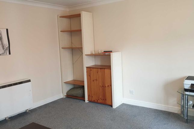 24, John Smeaton Court, Manchester photo 4