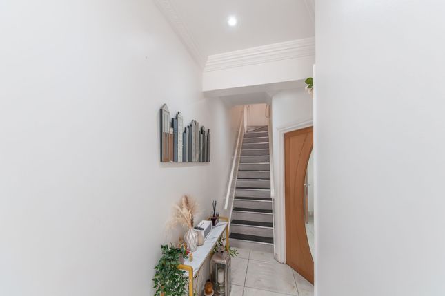 16 Cheshunt Road, London photo 3