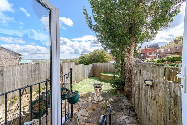 8, Clive Place, Barry photo 3