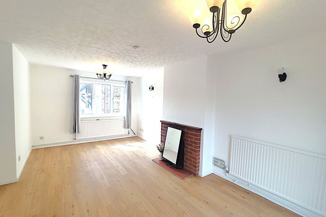 52 Lakeside Drive, Northampton photo 5