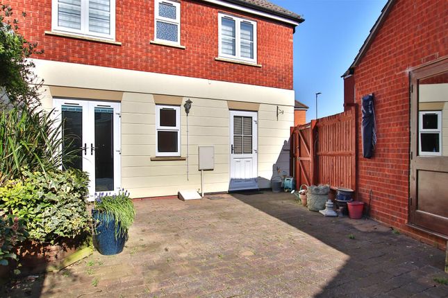 18, Redwing Close, Tewkesbury photo 3