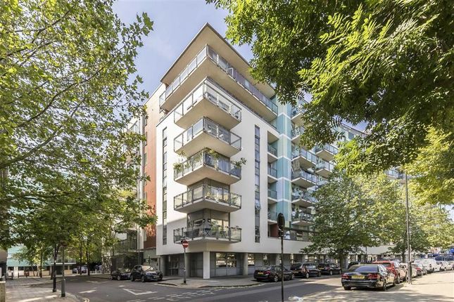 Thumbnail Flat for sale in Sun Passage, London