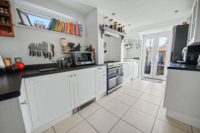 30 St. Johns Road, Southampton photo 3