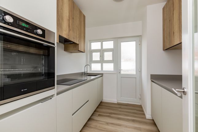 Flat to rent in Brighton Road, Worthing