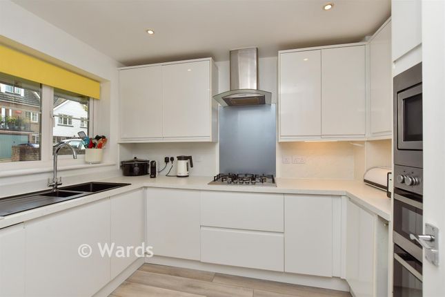 61, Finch Close, Faversham photo 2