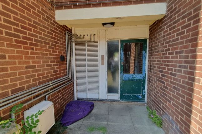 81, Beaconsfield, Telford photo 3