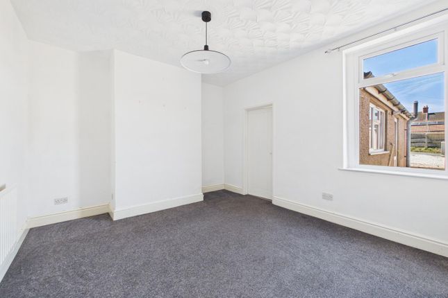13, Robert Street, Pontyclun photo 4
