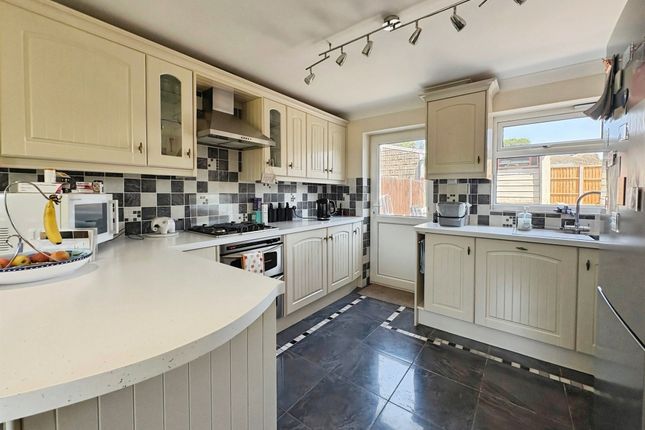 56, Coldhams Crescent, Huntingdon photo 4