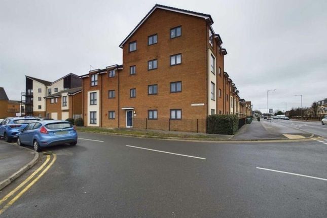 Thumbnail Flat to rent in Putnam Street, Aylesbury