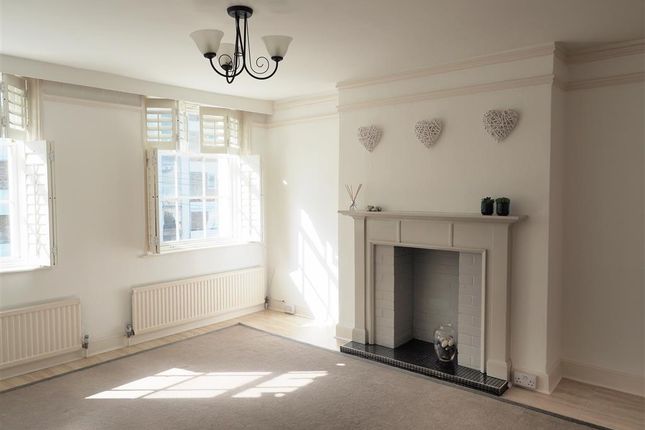 Flat to rent in East Ascent, St. Leonards-On-Sea
