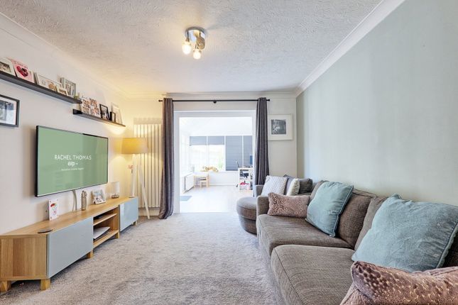 9, Maple Drive, South Ockendon photo 2