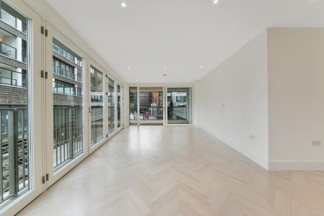 Flat to rent in Pearl House, Islington, London