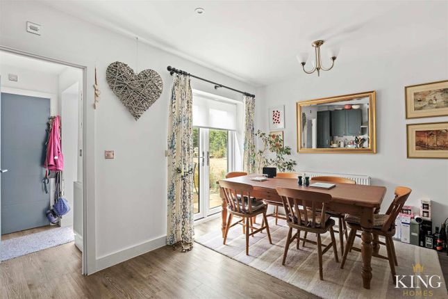 12, Larch Road, Meon Vale, Stratford-Upon-Avon photo 4