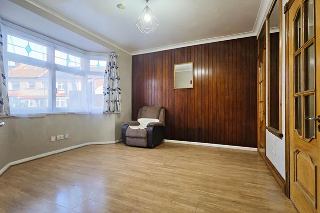 244, Kempton Road, London photo 2