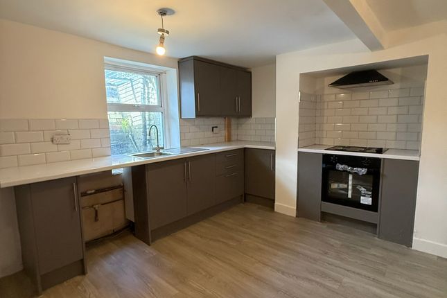 216, Bradford Road, Bradford photo 4