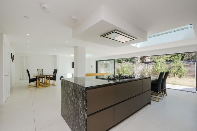 10, Hazelbury Close, London photo 4