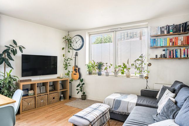 Flat 2, 40, Cowleaze Road, Kingston Upon Thames photo 2