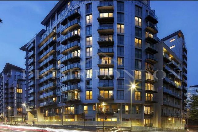 Flat for sale in Parkside Apartments, Chelsea Bridge Wharf, London