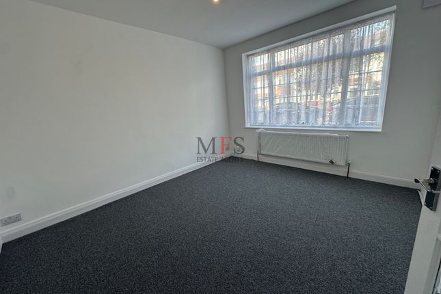 Kingsley Ave, Middlesex photo 2