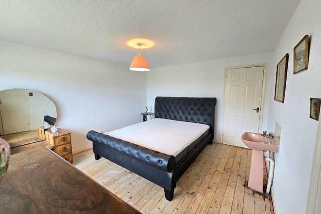 4 Parklands, Bridgend photo 4