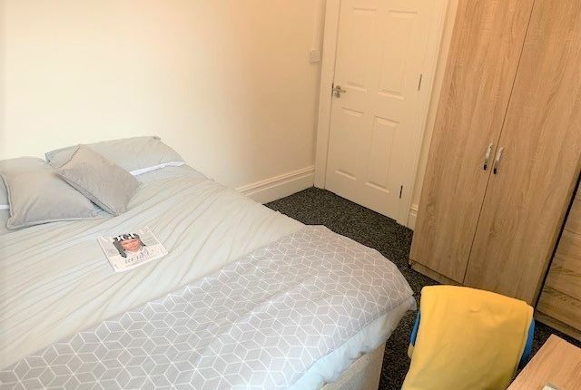 Room to rent in The Polygon, Southampton