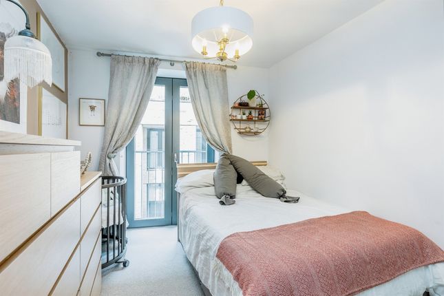 Flat for sale in Sugar House, Bristol