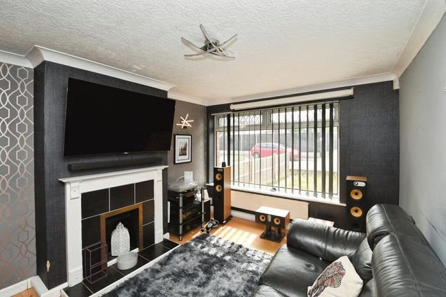 33, Beverley Grove, Lincoln photo 2