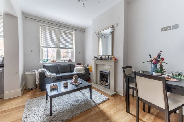 Flat for sale in Park Walk, Chelsea, London