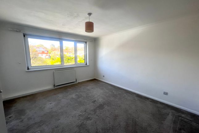 Flat to rent in The Chantry, Upperton Road, Eastbourne