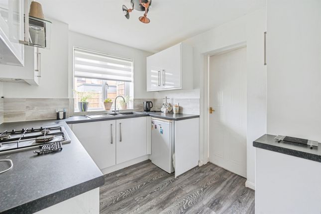 6, Robin Close, Uttoxeter photo 4