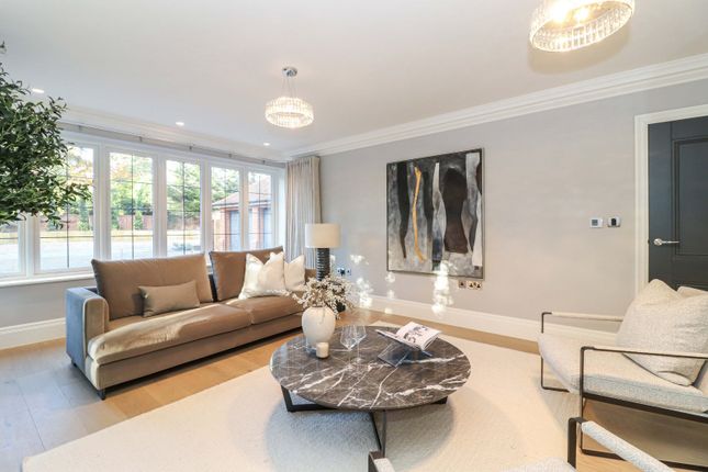 Detached house to rent in Knottocks Drive, Beaconsfield, Buckinghamshire
