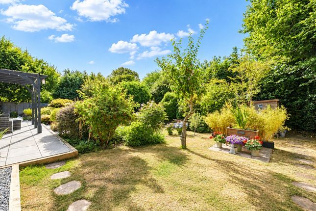 Beechwood House Winston Avenue, Tadley photo 4