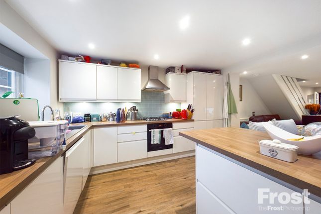 141, Church Street, Middlesex photo 2