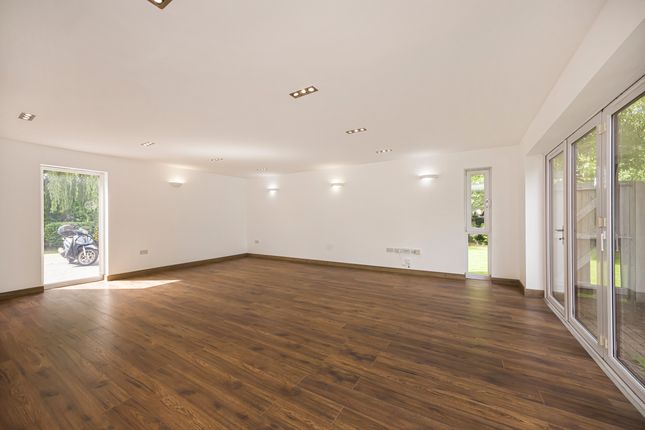 87, Kings Mill Way, Uxbridge photo 4