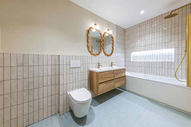 183F, Kilburn High Road, London photo 4