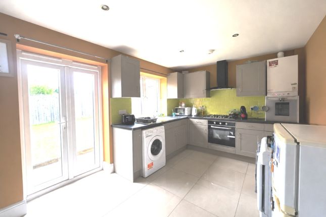 81a, Heaton Avenue, Romford photo 3