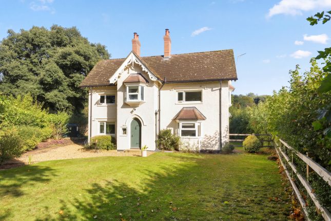 3-bed detached on Lee Cottage,, Lee, Hampshire, £2,350/mo