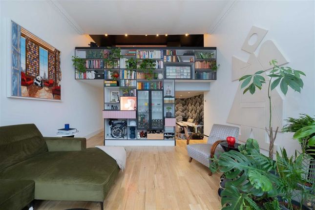 Flat for sale in Barkston Gardens, London