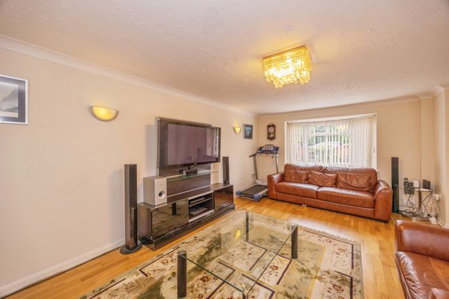 15, Bentley Close, Hampshire photo 4
