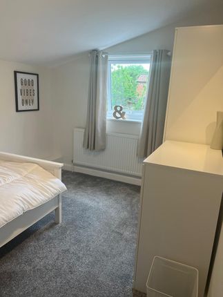 Room 2, 95 Cheddon Road, Taunton photo 3