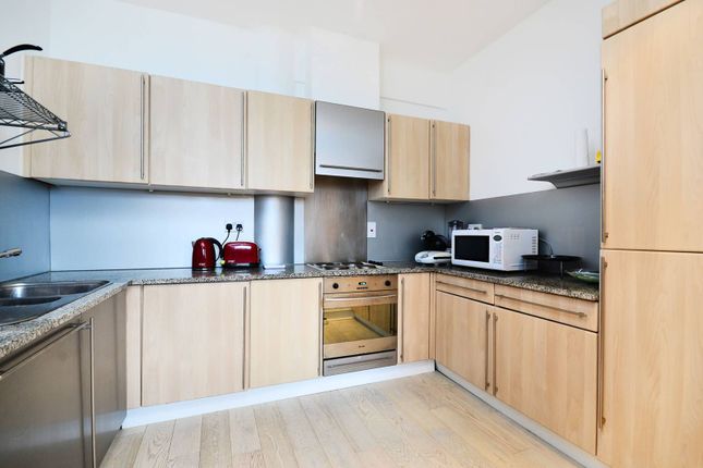 Flat for sale in Manor Gardens, Holloway, London