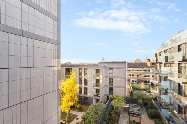 Flat for sale in Gateway House, Balham Hill, London