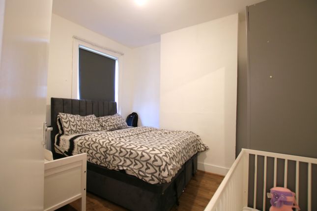 Burns Road, London photo 4