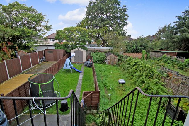 Thumbnail Maisonette for sale in Botwell Crescent, Hayes, Middlesex