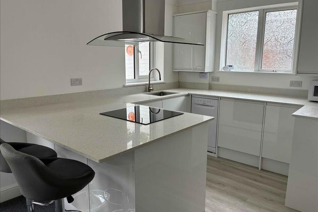 65, Brightside Avenue, Staines Upon Thames photo 5