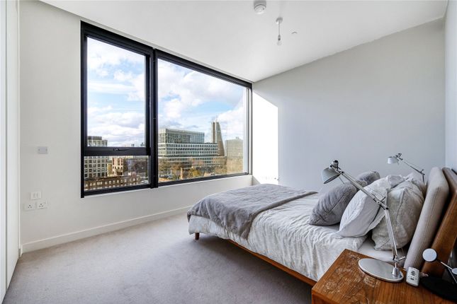 Flat to rent in Wood Crescent, Television Centre, White City, London