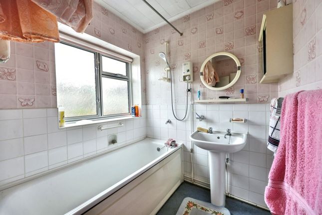 35, Priory Avenue, Bridgend photo 4