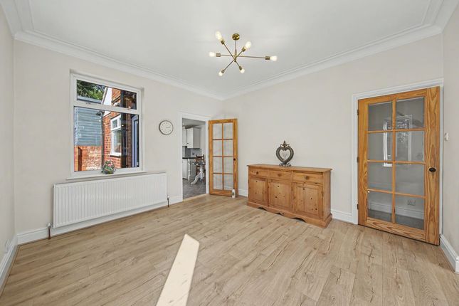7, Lower Grove Road, Chesterfield photo 3