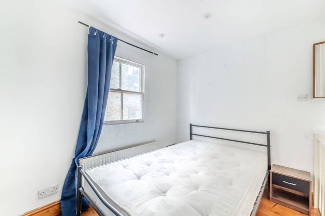 Flat to rent in Old Brompton Road, Earls Court, London