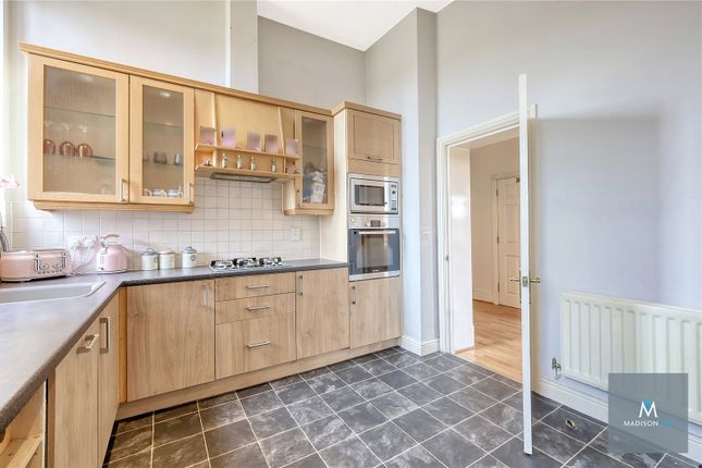 Flat for sale in Richmond Drive, Woodford Green, Greater London